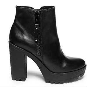 Steve Madden InCharge booties size 8